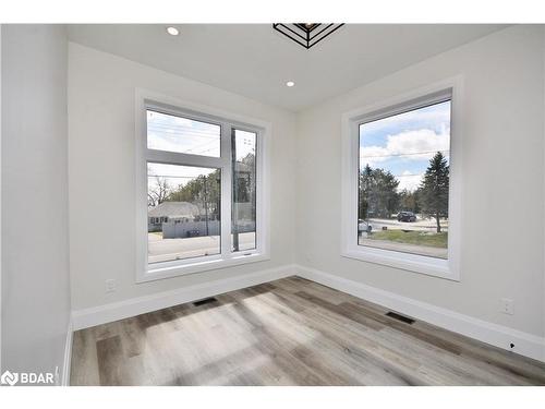 1411 Maple Way, Innisfil, ON - Indoor Photo Showing Other Room