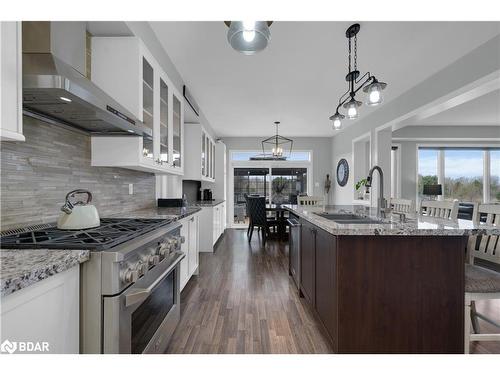 72 Mount Crescent, Essa, ON - Indoor Photo Showing Kitchen With Upgraded Kitchen