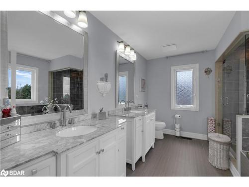 72 Mount Crescent, Essa, ON - Indoor Photo Showing Bathroom