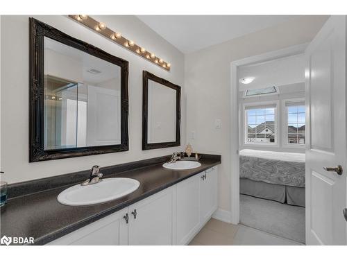 72 Mount Crescent, Essa, ON - Indoor Photo Showing Bathroom