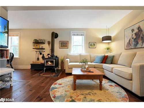 192 Wrenhaven Road, Fenelon Falls, ON - Indoor Photo Showing Living Room