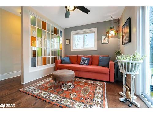 192 Wrenhaven Road, Fenelon Falls, ON - Indoor Photo Showing Living Room
