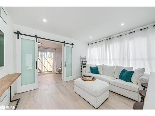 56 Homewood Avenue, Wasaga Beach, ON - Indoor Photo Showing Living Room