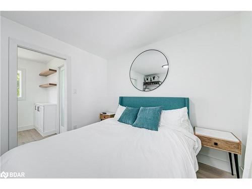 56 Homewood Avenue, Wasaga Beach, ON - Indoor Photo Showing Bedroom
