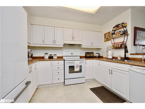 315-333 Lafontaine Road, Tiny, ON - Indoor Photo Showing Kitchen