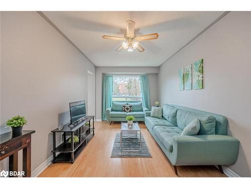 128 Pickett Crescent, Barrie, ON - Indoor Photo Showing Living Room