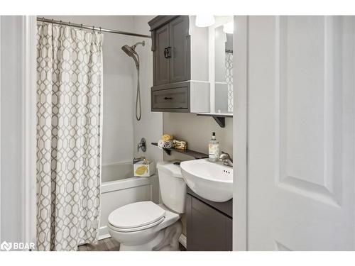 16 Owen Road, Oro-Medonte, ON - Indoor Photo Showing Bathroom