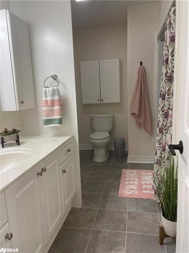 150 Mapleton Avenue, Barrie, ON - Indoor Photo Showing Bathroom