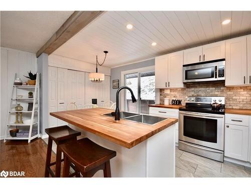 12 Algonquin Trail, Coldwater, ON - Indoor Photo Showing Kitchen With Double Sink