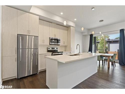 5-1465 Station St Street, Pelham, ON - Indoor Photo Showing Kitchen With Stainless Steel Kitchen With Upgraded Kitchen