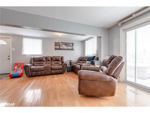 1 Mccuaig Court, Barrie, ON - Indoor Photo Showing Living Room