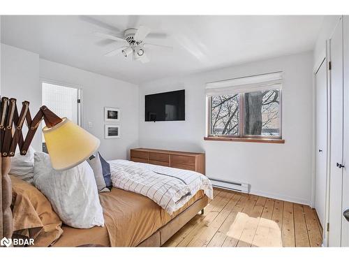 33 St Vincent Street, Barrie, ON - Indoor Photo Showing Bedroom