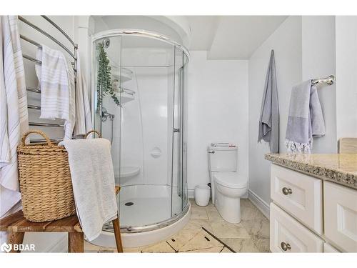 33 St Vincent Street, Barrie, ON - Indoor Photo Showing Bathroom