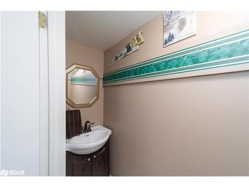 3329 New Brailey Line, Severn, ON - Indoor Photo Showing Bathroom