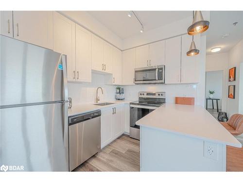 412-430 Essa Road, Barrie, ON - Indoor Photo Showing Kitchen With Stainless Steel Kitchen With Upgraded Kitchen