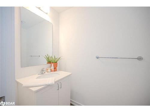 412-430 Essa Road, Barrie, ON - Indoor Photo Showing Bathroom