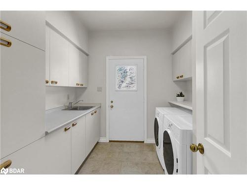3510 20 Side Road, Barrie, ON - Indoor Photo Showing Laundry Room