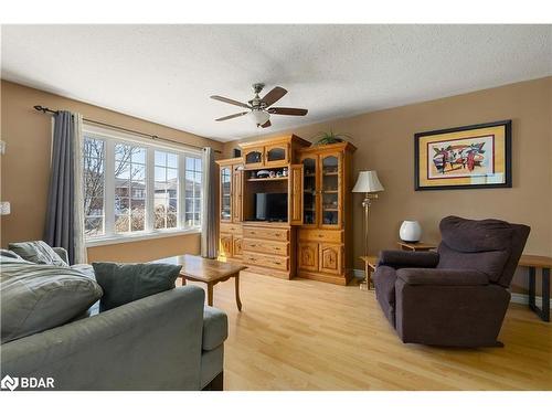 175 Briceland Street, Kingston, ON - Indoor Photo Showing Living Room