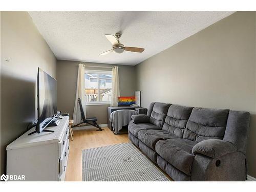 175 Briceland Street, Kingston, ON - Indoor Photo Showing Living Room