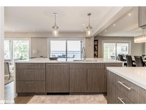 27 & 31 Bay Street, Oro-Medonte, ON - Indoor Photo Showing Kitchen With Upgraded Kitchen