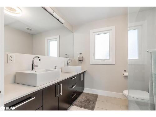 27 & 31 Bay Street, Oro-Medonte, ON - Indoor Photo Showing Bathroom