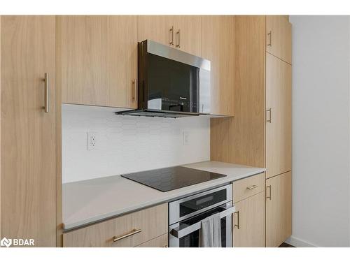 142 Athabaska Road, Barrie, ON - Indoor Photo Showing Kitchen