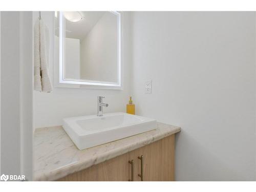 142 Athabaska Road, Barrie, ON - Indoor Photo Showing Bathroom