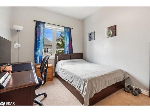 39 Admiral Road, Wasaga Beach, ON - Indoor Photo Showing Bedroom