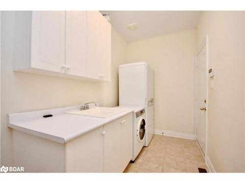 41 Camelot Square, Barrie, ON - Indoor Photo Showing Laundry Room
