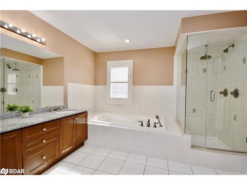41 Camelot Square, Barrie, ON - Indoor Photo Showing Bathroom
