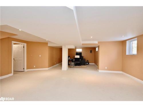 41 Camelot Square, Barrie, ON - Indoor