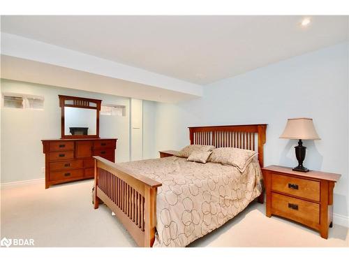 41 Camelot Square, Barrie, ON - Indoor Photo Showing Bedroom