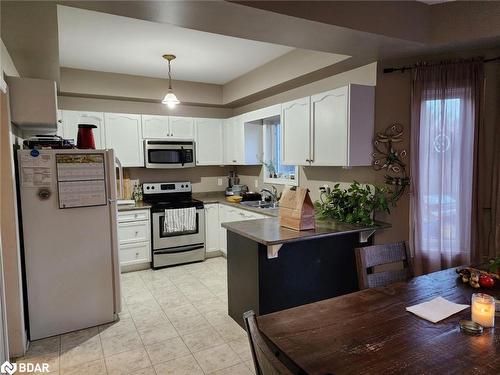 39 Penvill Trail, Barrie, ON - Indoor Photo Showing Kitchen With Double Sink