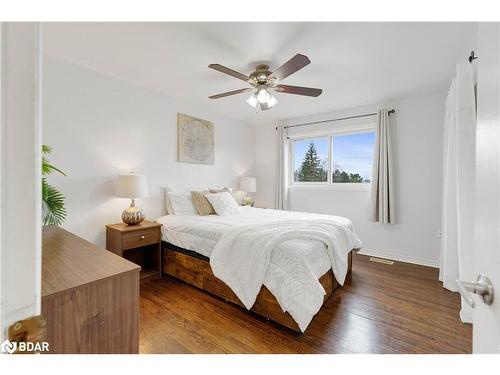 307 Scott Street, Midland, ON - Indoor Photo Showing Bedroom