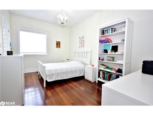 39 Vanderpost Crescent, Thornton, ON - Indoor Photo Showing Bedroom