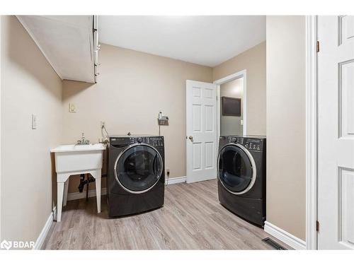 1311 Snow Valley Road, Midhurst, ON - Indoor Photo Showing Laundry Room