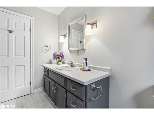 1311 Snow Valley Road, Midhurst, ON - Indoor Photo Showing Bathroom