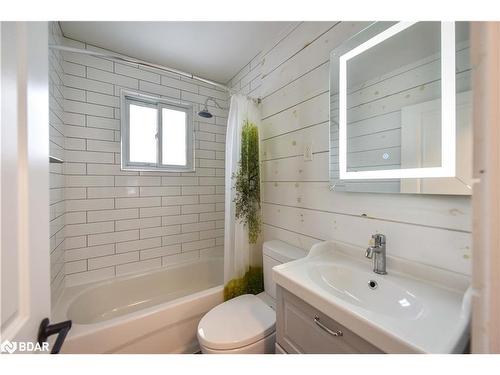 486 Gill Street, Orillia, ON - Indoor Photo Showing Bathroom
