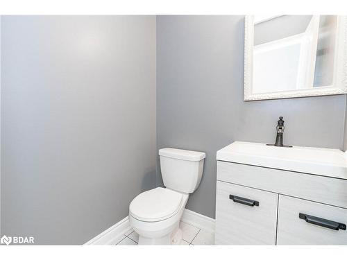 11 Cityview Circle, Barrie, ON - Indoor Photo Showing Bathroom