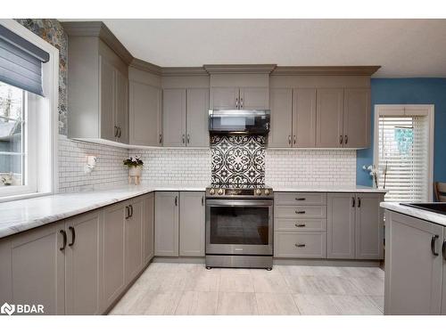 15 Cardinal Court, Victoria Harbour, ON - Indoor Photo Showing Kitchen With Upgraded Kitchen