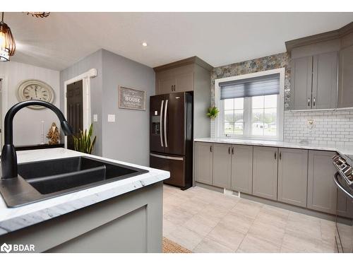 15 Cardinal Court, Victoria Harbour, ON - Indoor Photo Showing Kitchen With Double Sink