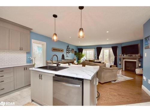 15 Cardinal Court, Victoria Harbour, ON - Indoor Photo Showing Kitchen With Double Sink With Upgraded Kitchen