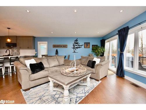 15 Cardinal Court, Victoria Harbour, ON - Indoor Photo Showing Living Room