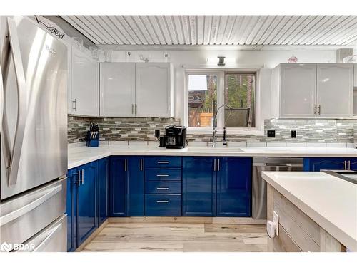 12 Pine Ridge Trail, Oro-Medonte, ON - Indoor Photo Showing Kitchen With Upgraded Kitchen
