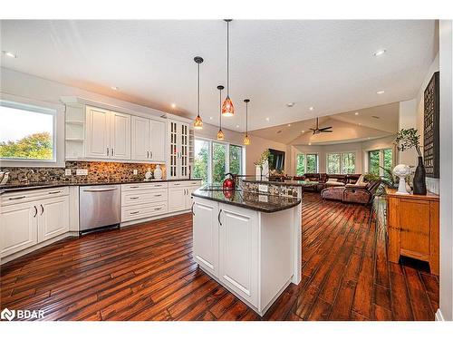 21 Old Mill Road, Burford, ON - Indoor Photo Showing Kitchen With Upgraded Kitchen