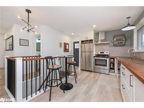 15 Robertson Drive, Guelph, ON - Indoor Photo Showing Kitchen