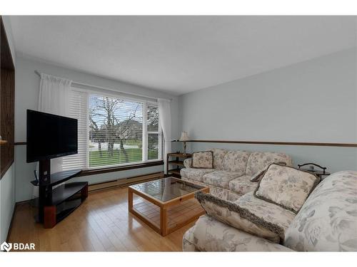 1160 Shore Acres Drive, Innisfil, ON - Indoor Photo Showing Living Room