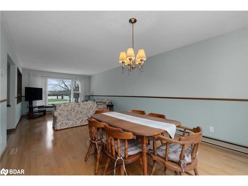 1160 Shore Acres Drive, Innisfil, ON - Indoor Photo Showing Dining Room