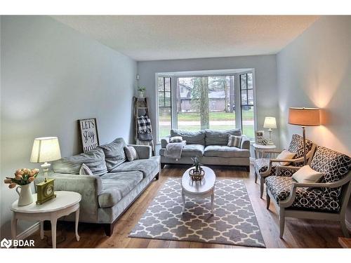 1850 Confederation Drive, Severn, ON - Indoor Photo Showing Living Room