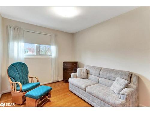 16 Lay Street, Barrie, ON - Indoor Photo Showing Living Room